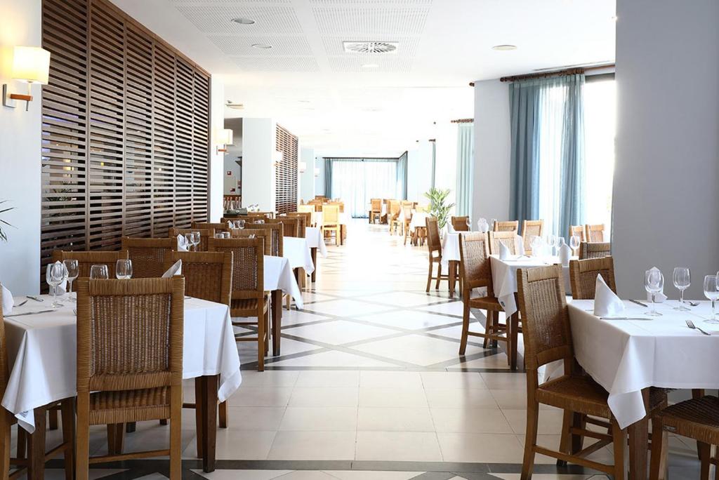 Restaurant ou autre lieu de restauration dans l'établissement Precise Resort El Rompido-The Club