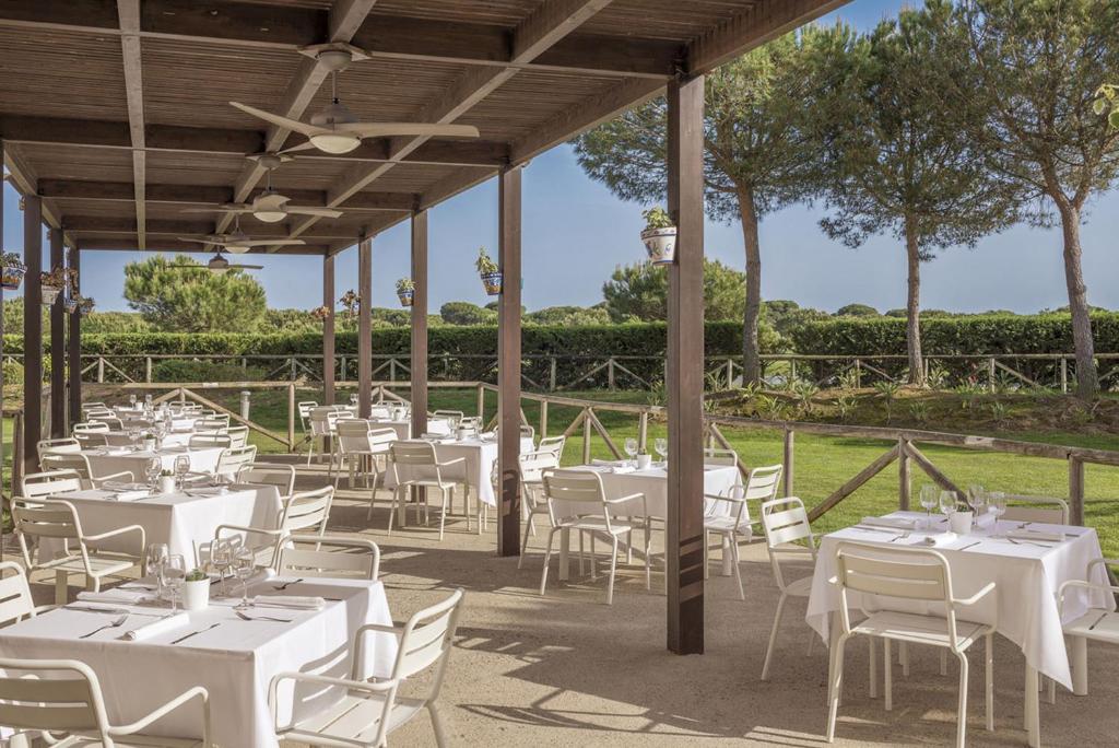 Restaurant ou autre lieu de restauration dans l'établissement Precise Resort El Rompido-The Club