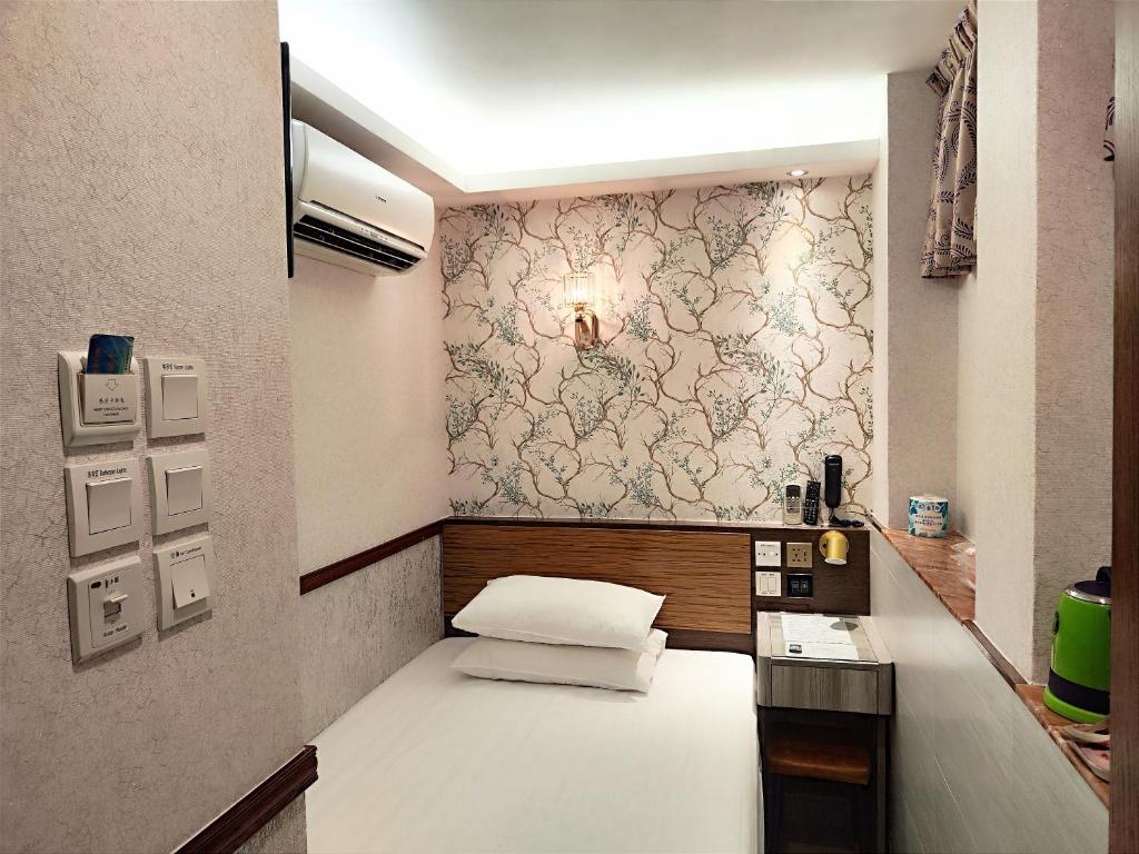 Postel nebo postele na pokoji v ubytování Celltronik Hostel 先創旅店