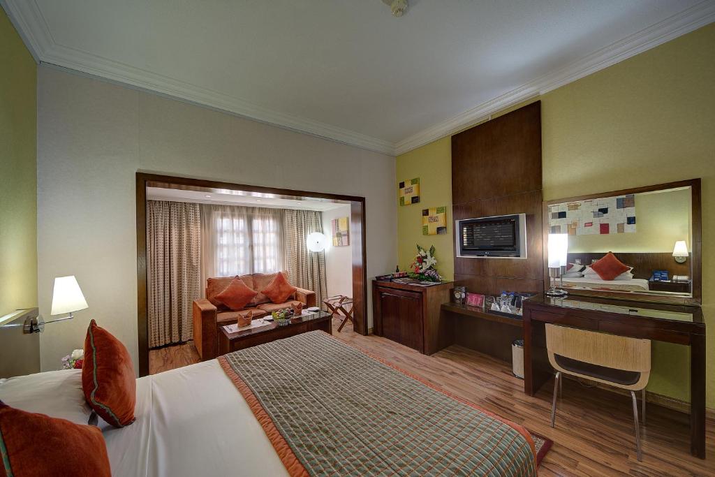 Postel nebo postele na pokoji v ubytování Ascot Hotel