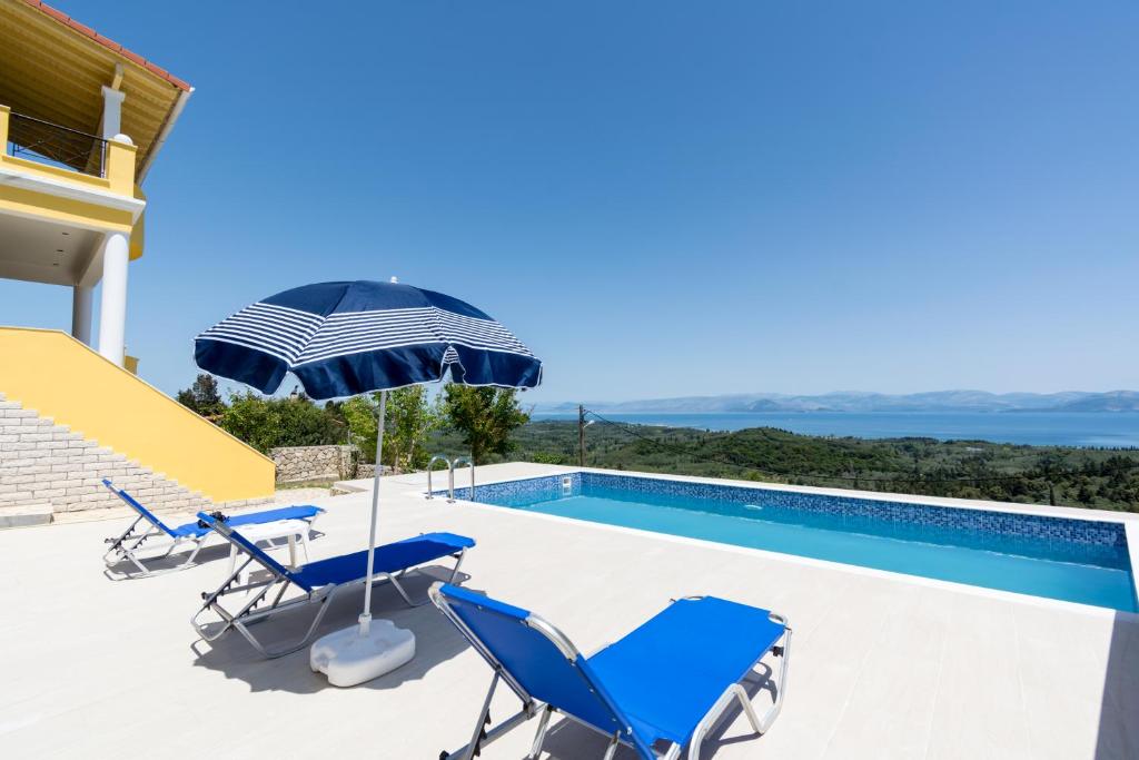 Бассейн в Villa Marafen by CorfuEscapes или поблизости
