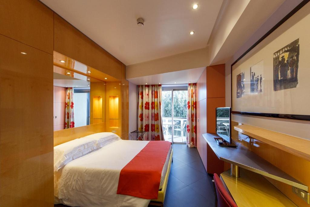 Postel nebo postele na pokoji v ubytování Albani Hotel Roma