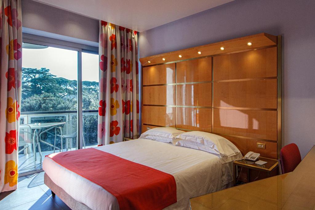 Postel nebo postele na pokoji v ubytování Albani Hotel Roma