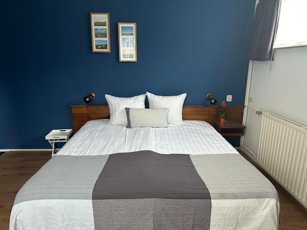 Postel nebo postele na pokoji v ubytování DuinHotel Texel