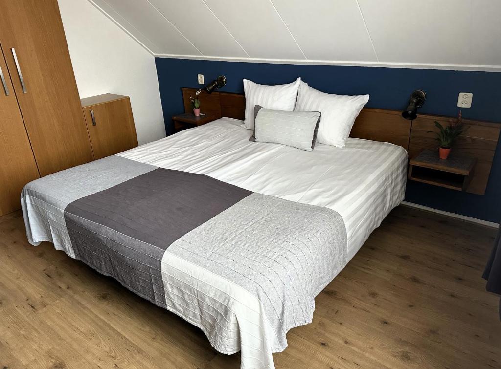 Postel nebo postele na pokoji v ubytování DuinHotel Texel