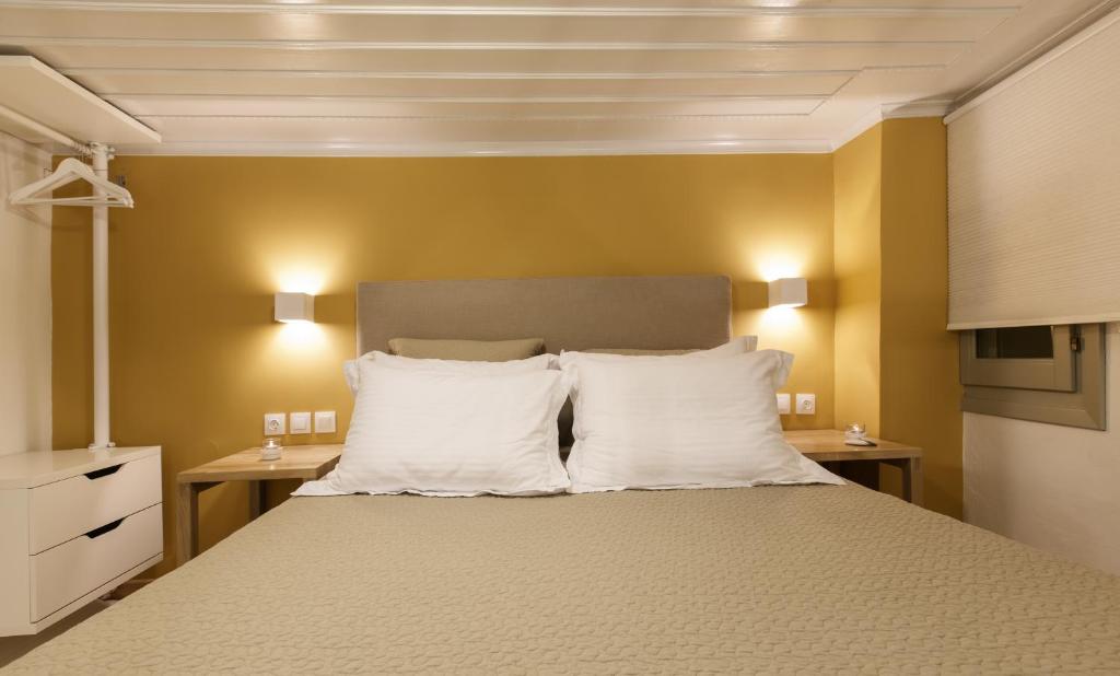 Postel nebo postele na pokoji v ubytování Olga Hotel Mouresi