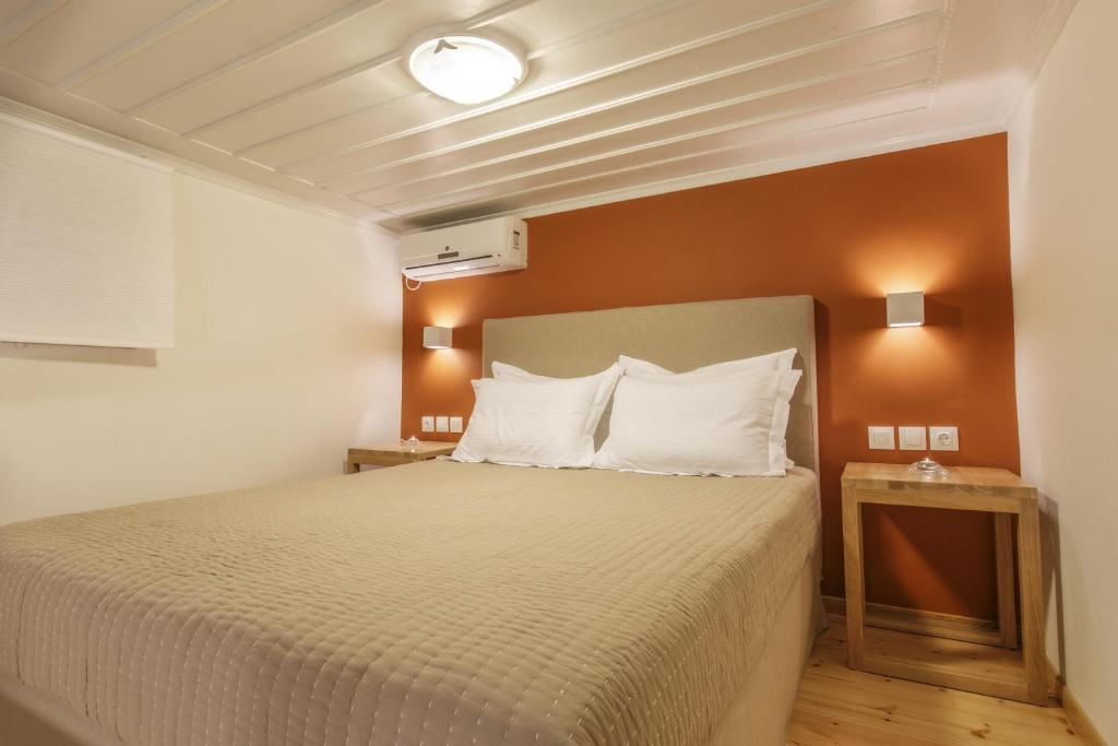 Postel nebo postele na pokoji v ubytování Olga Hotel Mouresi