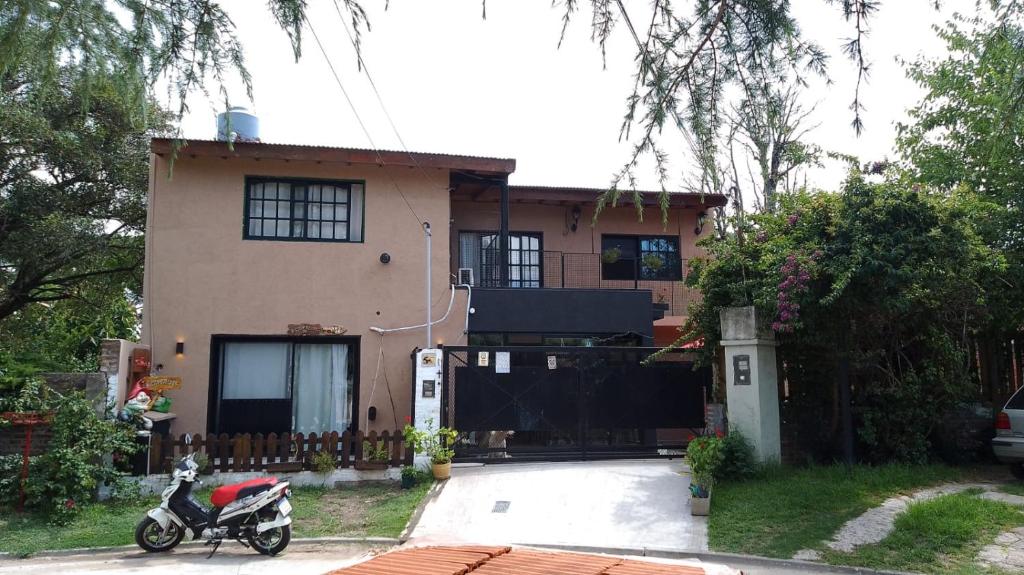 a house with a scooter parked in front of it at Hospedaje posada en Ezeiza in Ezeiza