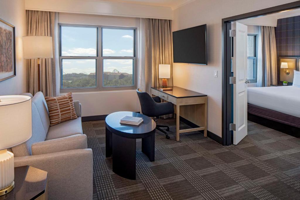Hilton San Antonio Hill Country - 