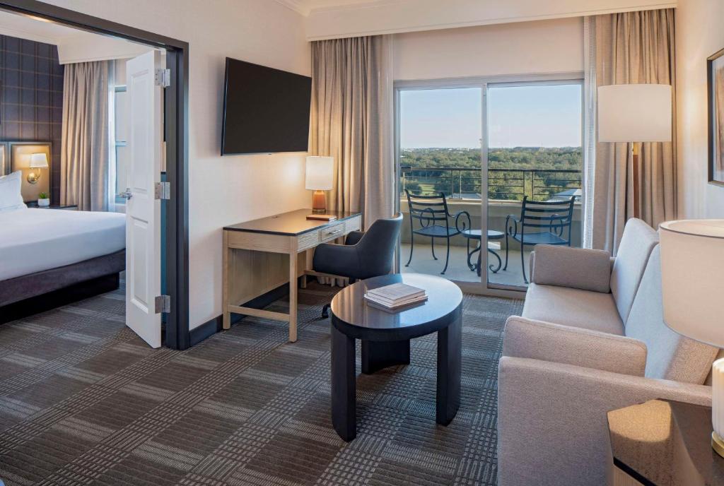 Hilton San Antonio Hill Country - 