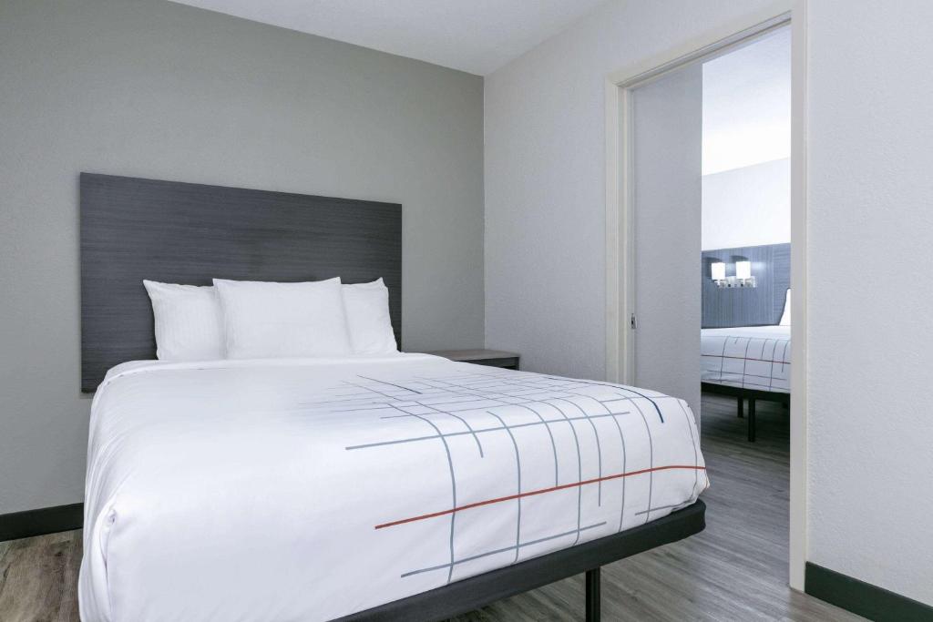 La Quinta Inn by Wyndham Dallas Uptown - Suite Familiar Deluxe - No Fumadores