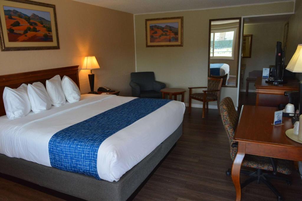 Travelodge by Wyndham Trinidad - Deluxe Zimmer Mit Kingsize-Bett – Nichtraucher