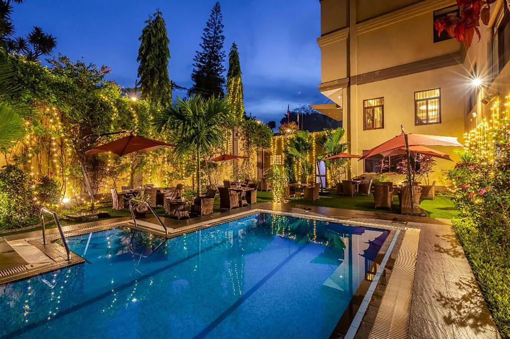 Bazén v ubytování Athena Hotel Kampala nebo v jeho okolí