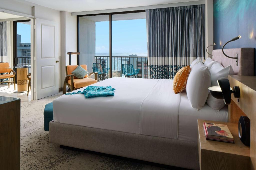 OUTRIGGER Waikiki Beachcomber Hotel - Suite