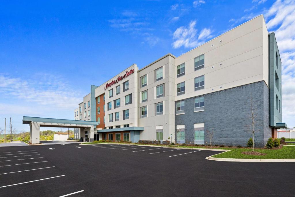 a rendering of a hotel with a parking lot at Hampton Inn & Suites Bessemer Birmingham in Bessemer
