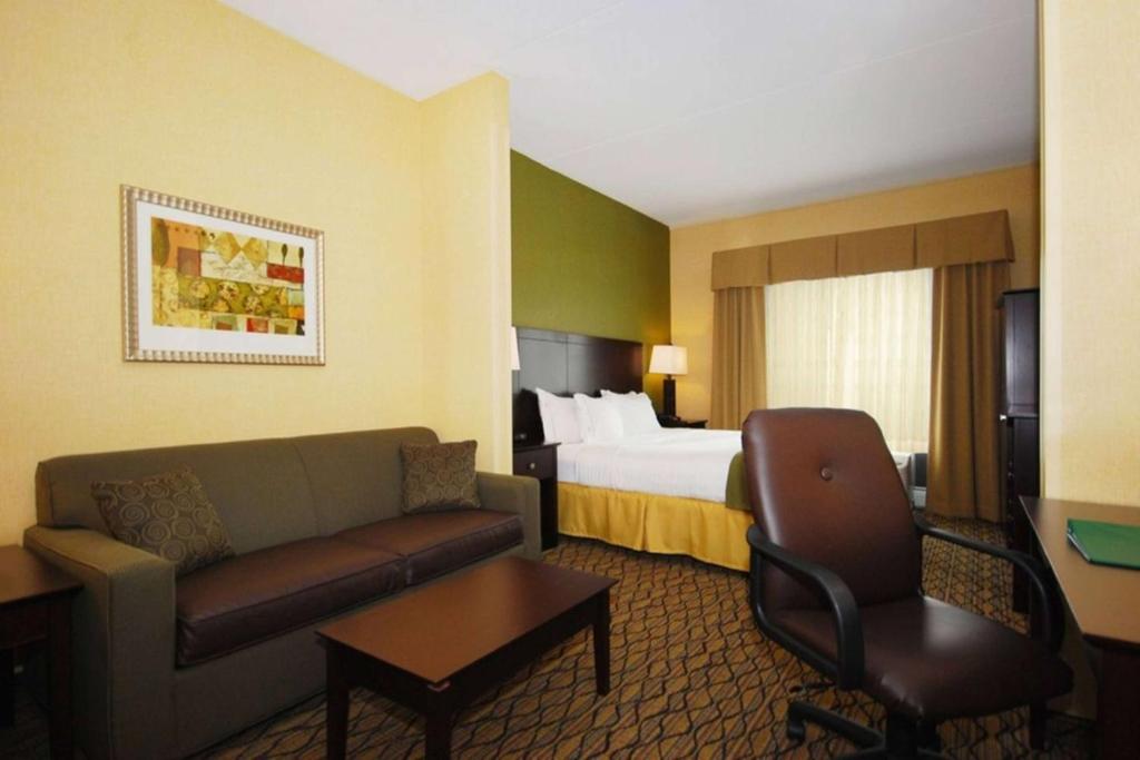 Wingate by Wyndham Kittanning - King Suite - Non-Smoking