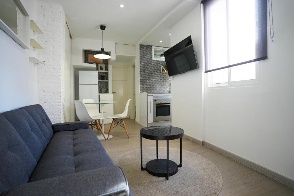 A television and/or entertainment centre at Excellent location Malaga centro historico 2 bed flat