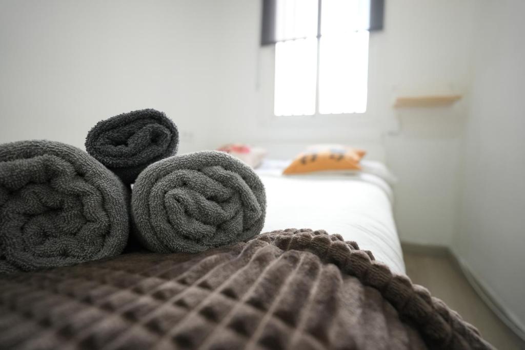 A bed or beds in a room at Excellent location Malaga centro historico 2 bed flat