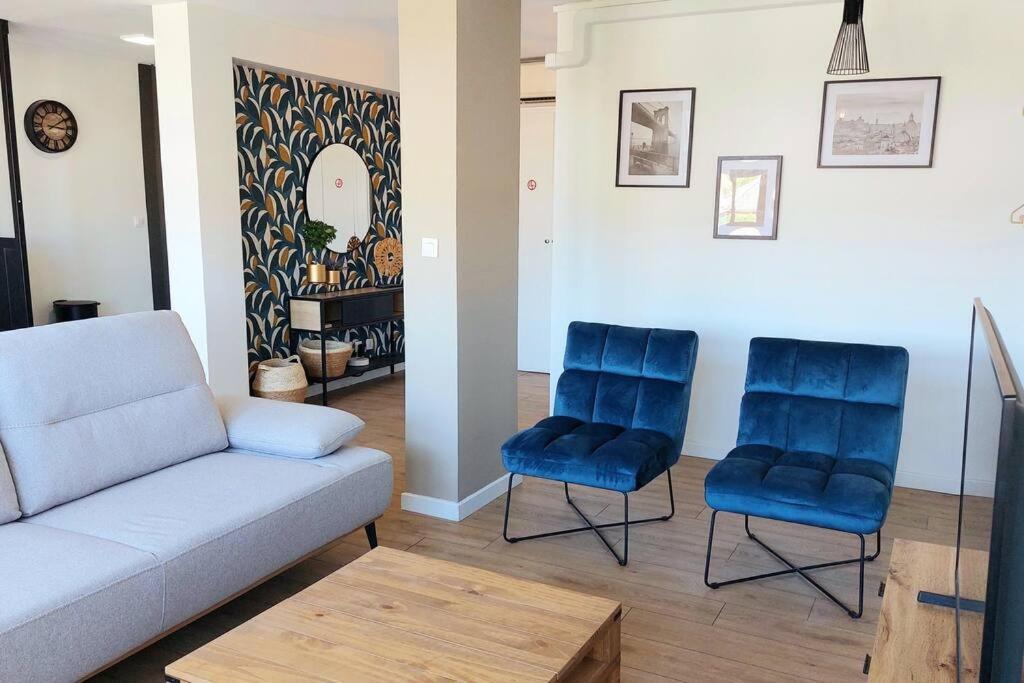 Appartement design pour 6 pers dans le centre de Salon de Pce - Proche Fontaine Moussue tesisinde bir oturma alanı
