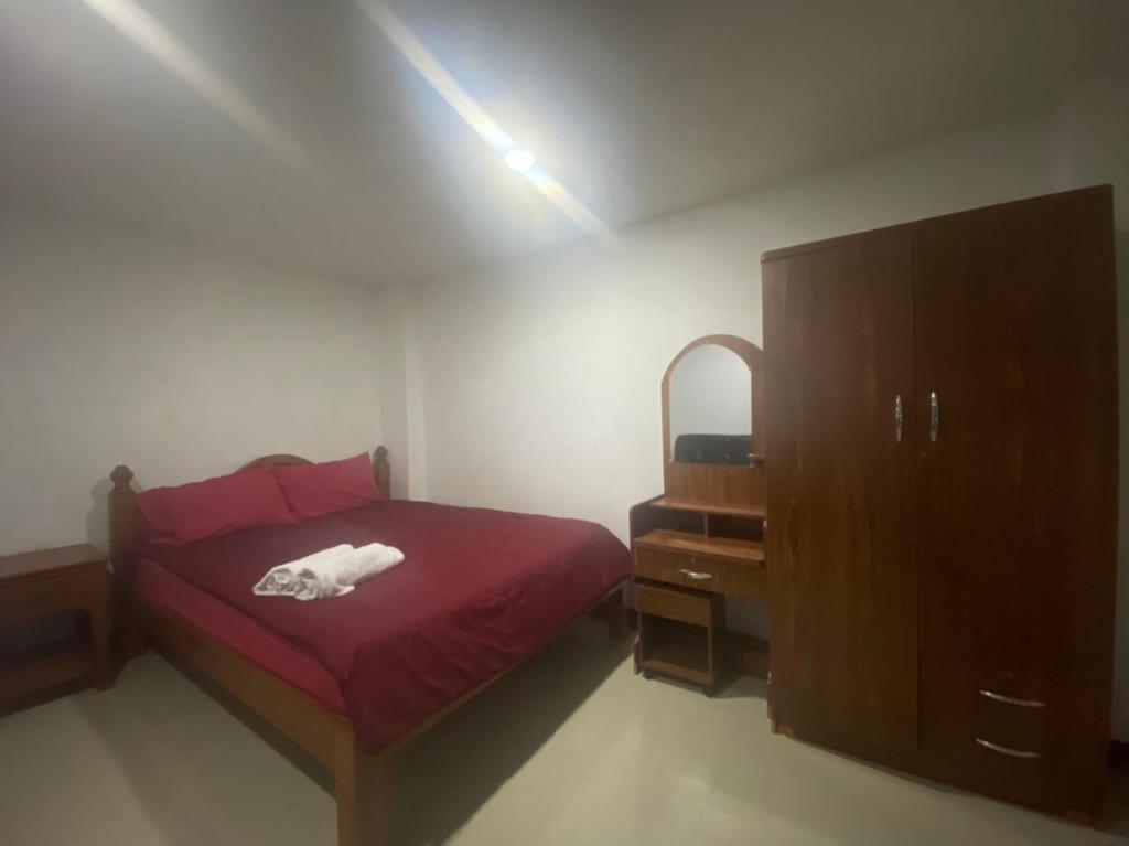 Postel nebo postele na pokoji v ubytování OYO 1135 Triple A Residence