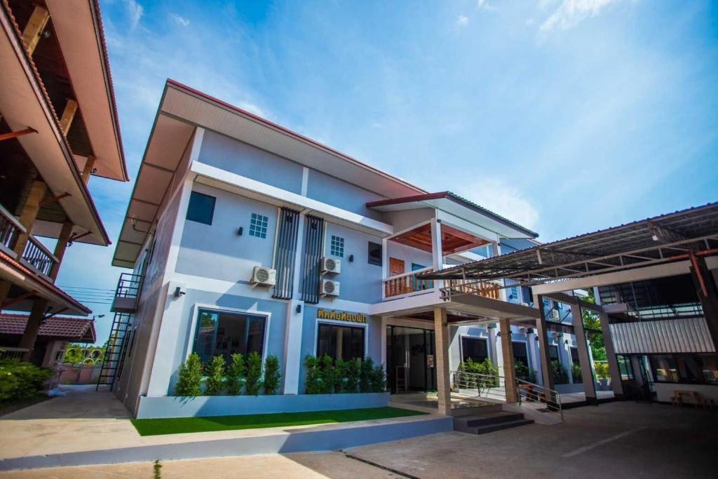 a large white house with a lot of windows at OYO 75464 Nakarin Hotel in Amnat Charoen