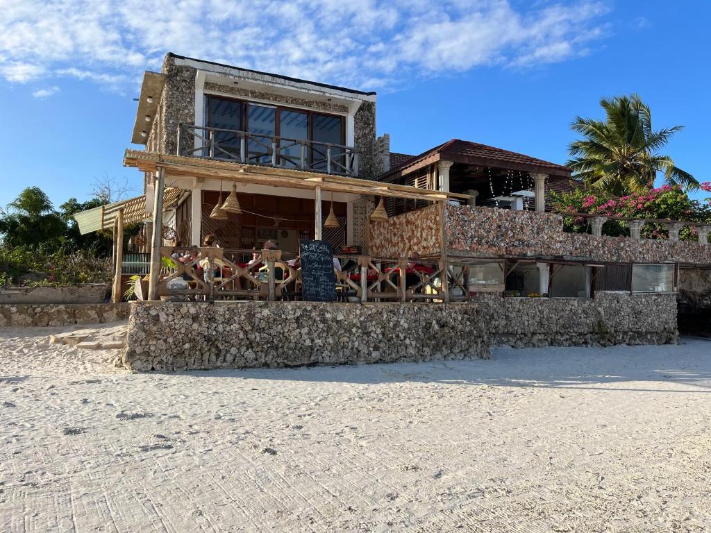 a building on the beach with at The cliff room in Pongwe