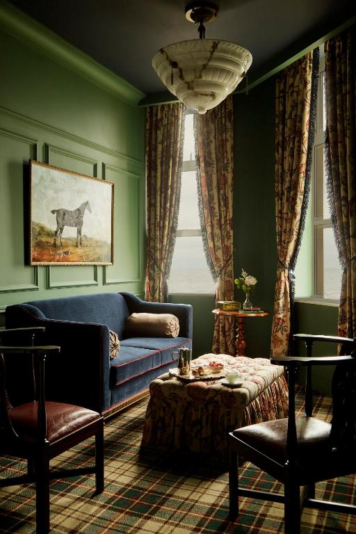 Slieve Donard - Slieve Junior Suite Sea View King或Twin