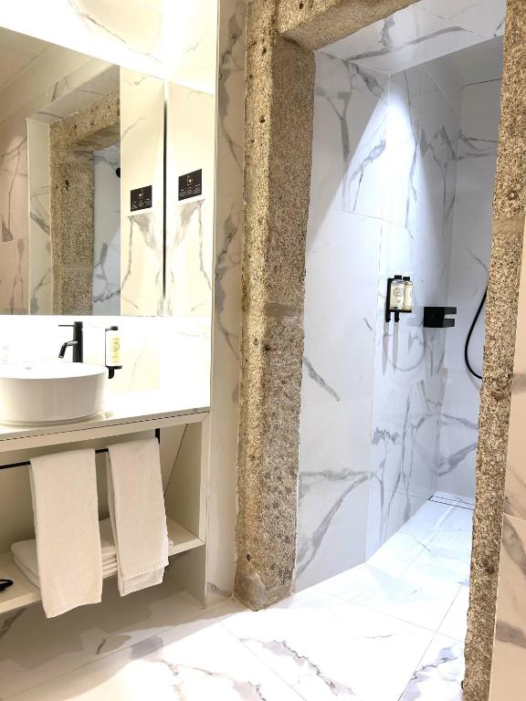 N Apartments - Chã - 16