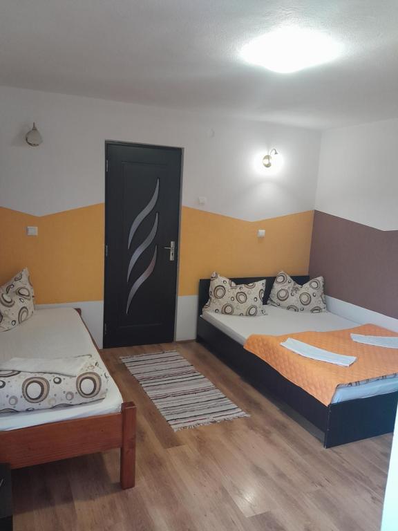 Postel nebo postele na pokoji v ubytování Apartamente Ambrus Praid
