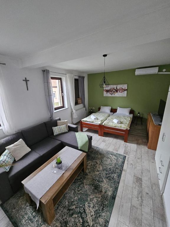 Postel nebo postele na pokoji v ubytování Studio apartman Dora