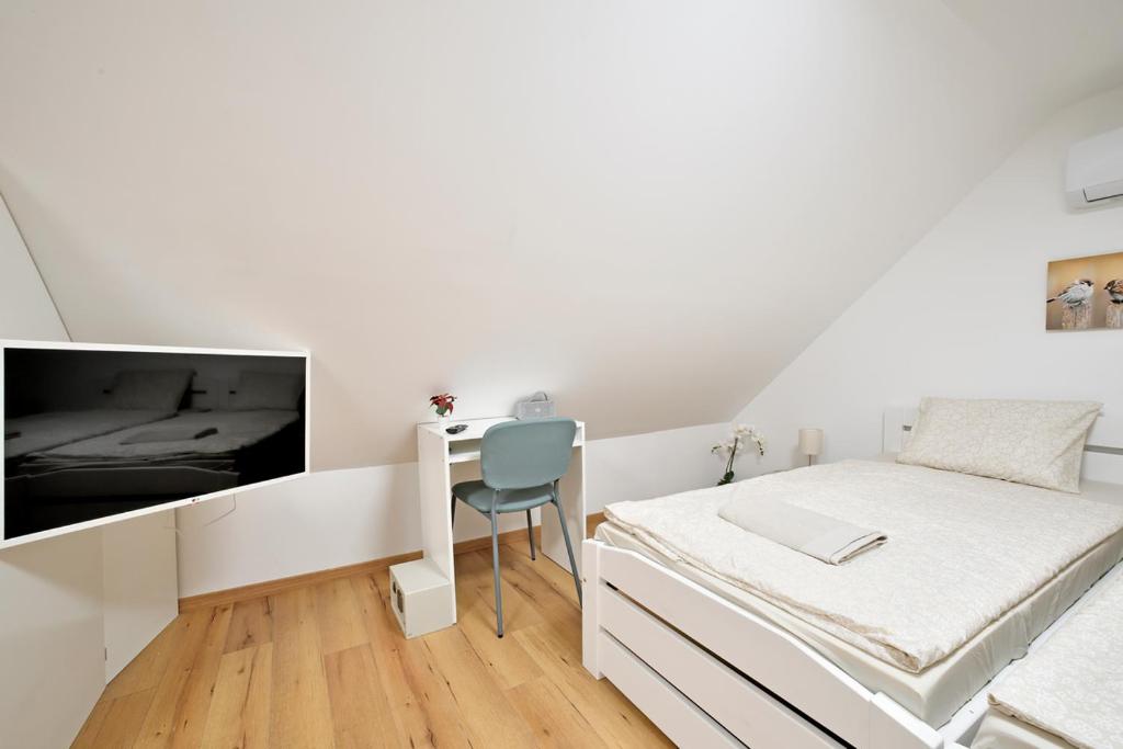 Postel nebo postele na pokoji v ubytování Palmy Apartmanhouse Maglód