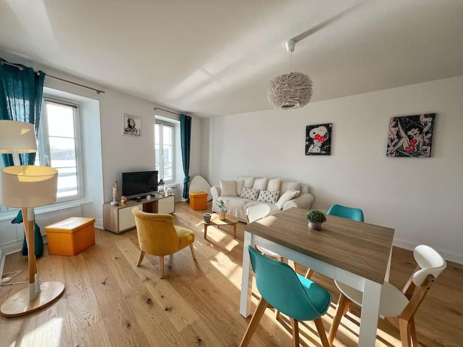 Photo de la galerie de l'établissement Le Bellevue - Vieux port, à La Rochelle