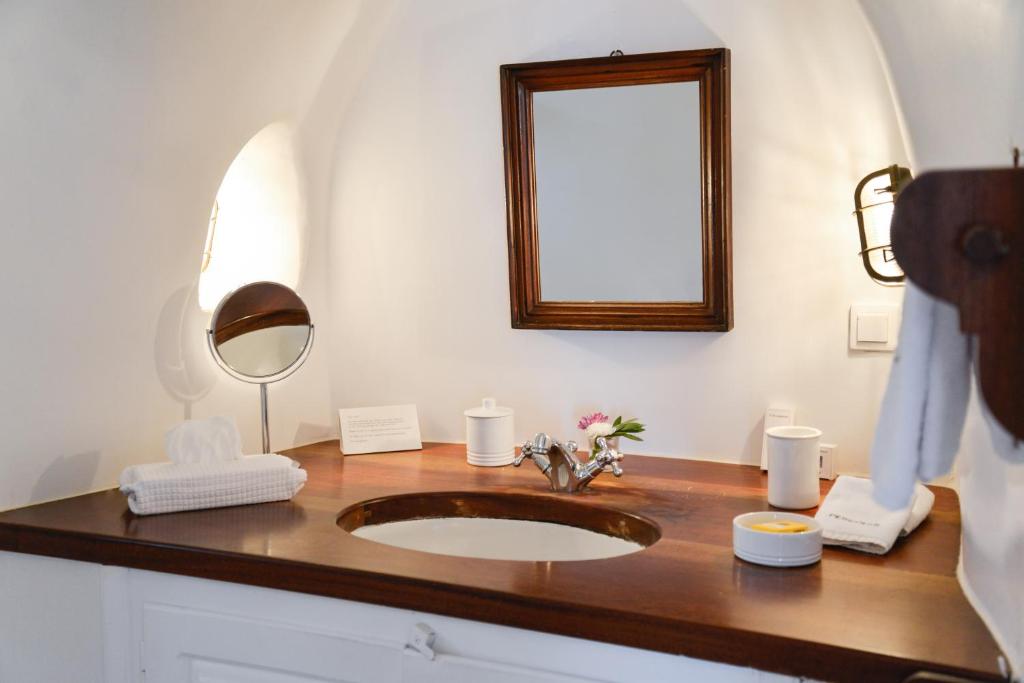 Perivolas Hotel - 11