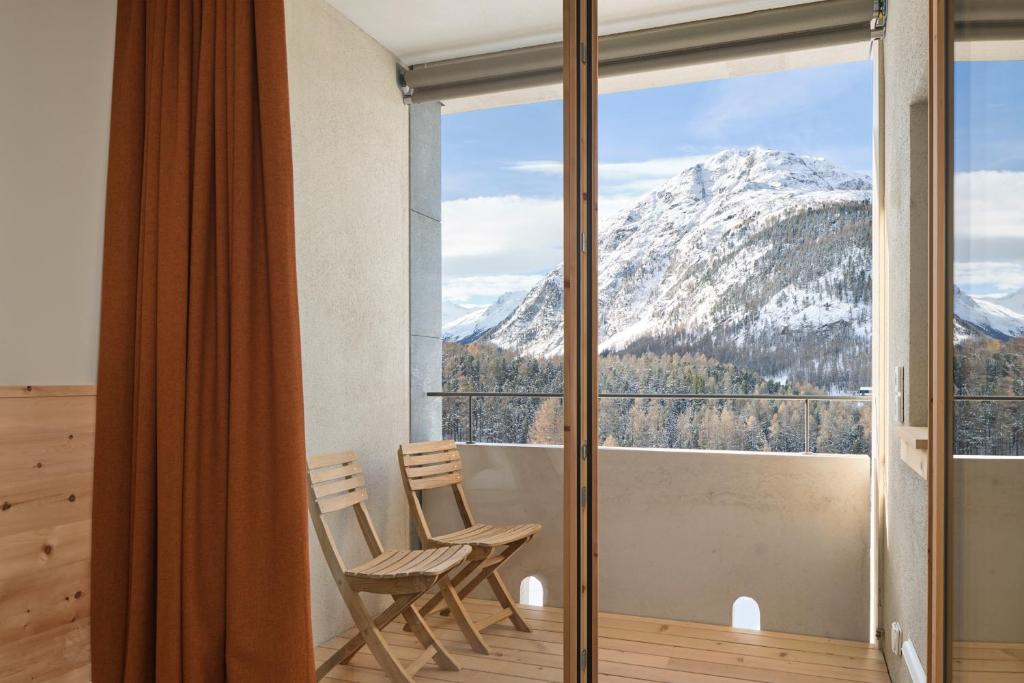 Nespecifikovaný výhled na hory nebo výhled na hory při pohledu z hotelu