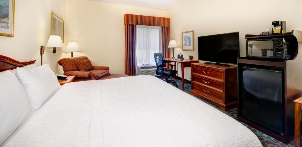Hampton Inn Spartanburg Hotel - King Room With Spa Bath