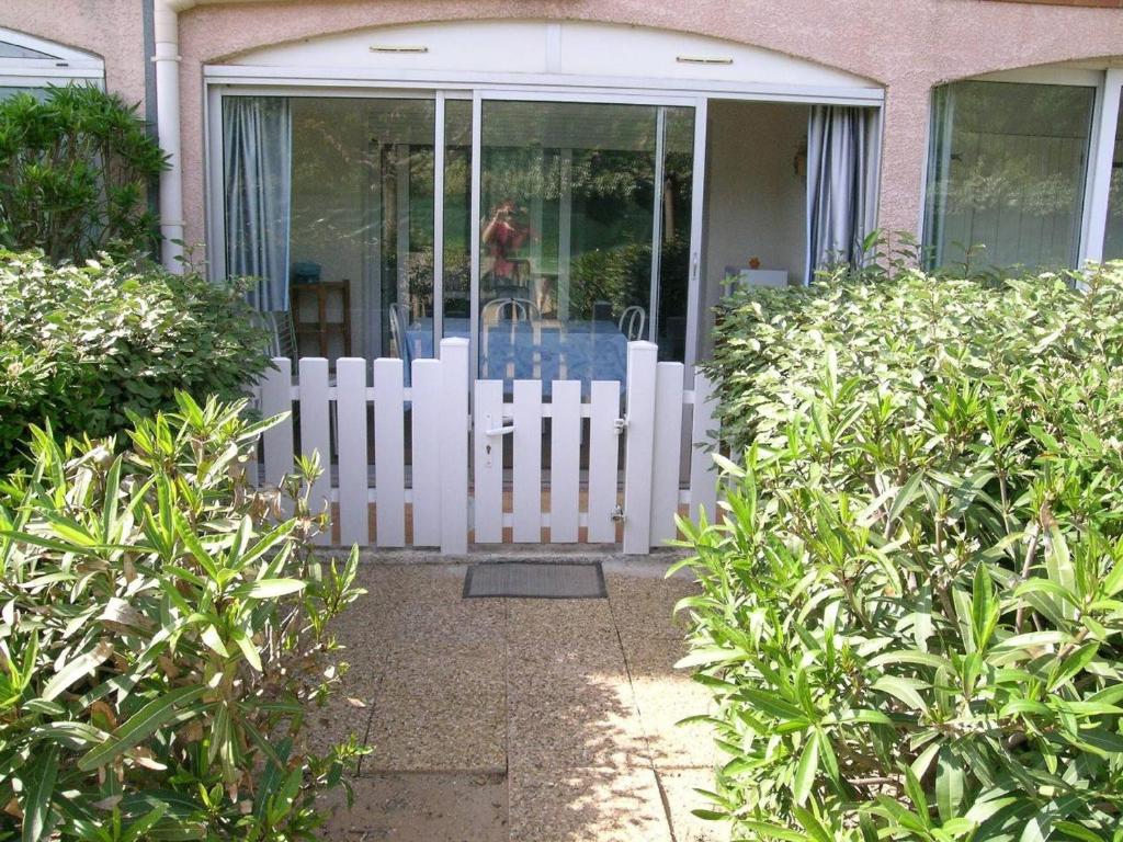 Photo de la galerie de l'établissement Appartement Climatisé 4 Pers, Proche Plage avec Terrasse et Parking Privé - FR-1-387-90, à Marseillan