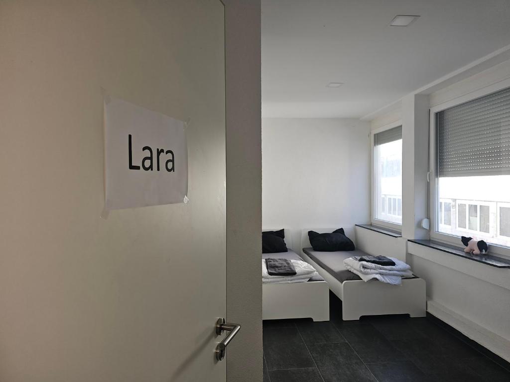 a white room with a couch and a window at Lara Zimmer in Heilbronn Zentrum in Heilbronn