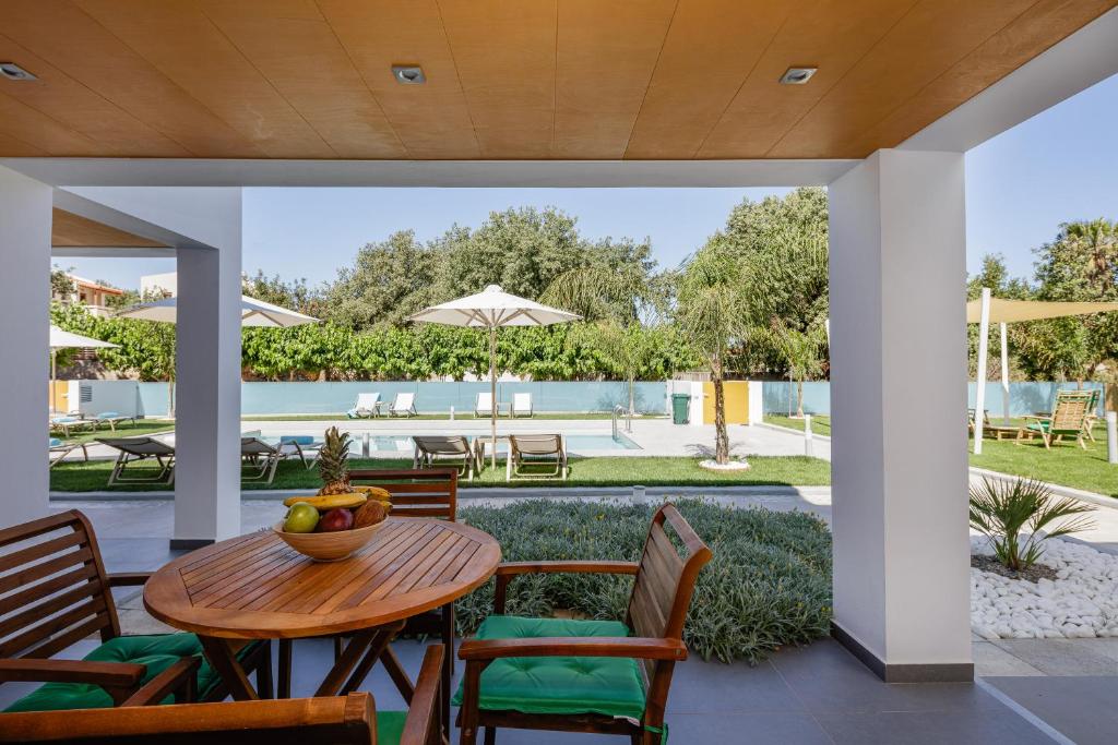 Coconut Palm Paradise - 7