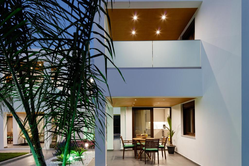 Coconut Palm Paradise - 17