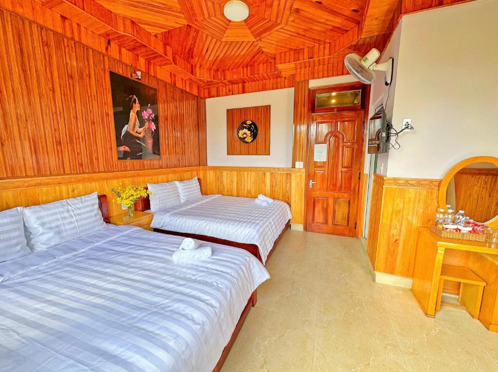 Postel nebo postele na pokoji v ubytování KHÁNH AN HOTEL