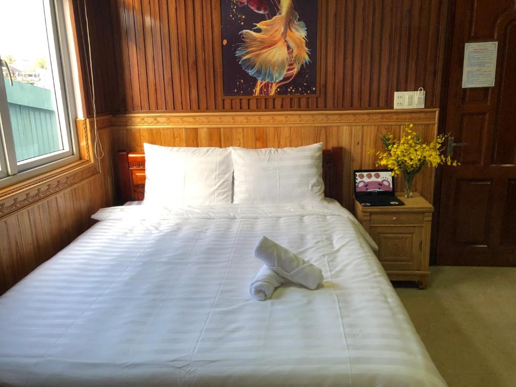Postel nebo postele na pokoji v ubytování KHÁNH AN HOTEL