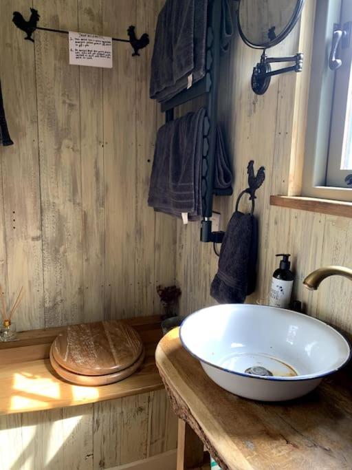 Fotografie z fotogalerie ubytování Rushford Shepherd's Hut v destinaci Newton Abbot