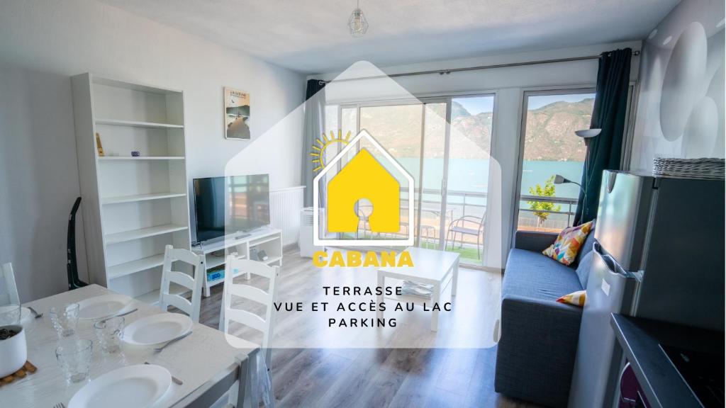 un petit appartement avec un panneau indiquant temaea et un parking mansardé plus facile à manger dans l'établissement CABANA & Fenêtre sur Lac - Terrasse & Parking, à Tresserves