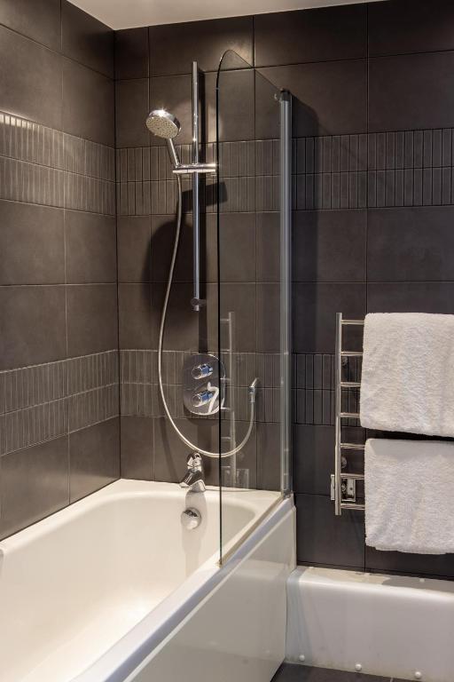Koupelna v ubytování George Albert Hotel & Spa