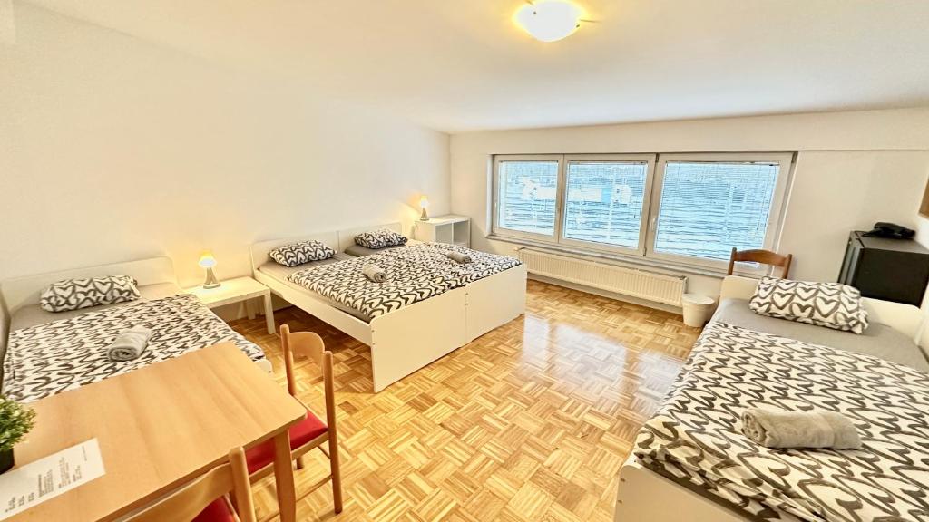 Postel nebo postele na pokoji v ubytování Center Station ROOMS