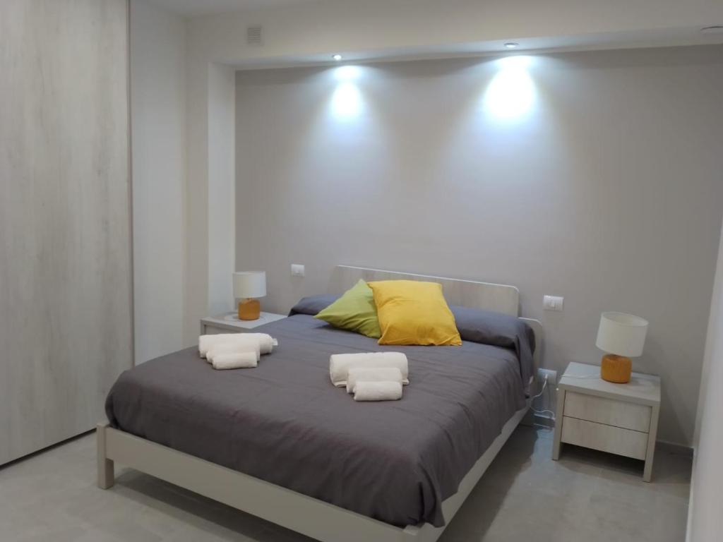 En eller flere senge i et værelse på Holiday House Monalisa