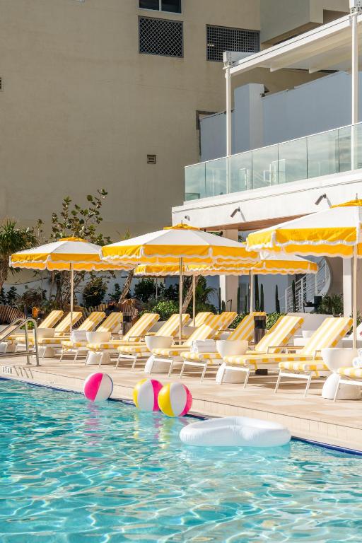 Bazén v ubytování Newport Beachside Hotel & Resort nebo v jeho okolí