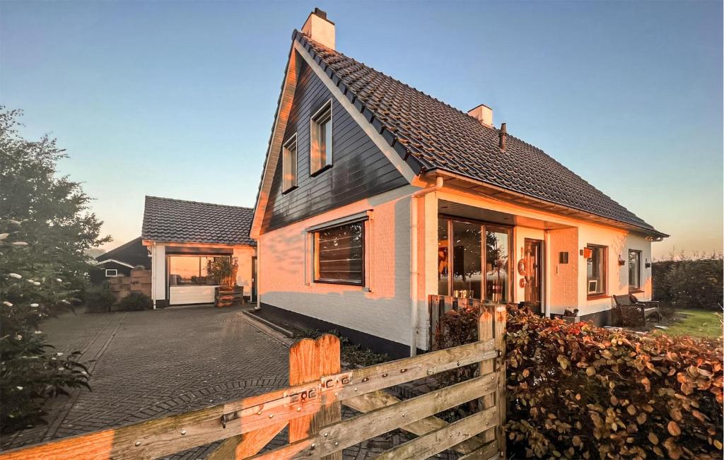 a small house with a fence in front of it at Room With A View in Sprundel