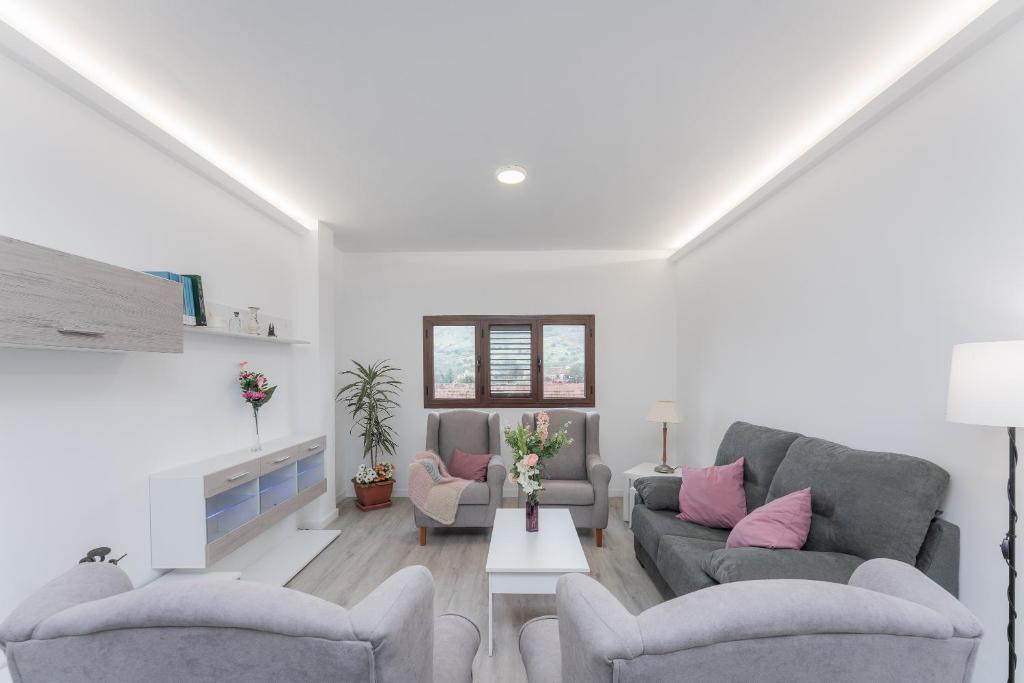 a living room with two couches and a table at Buena Vista House by Canarias Homelidays in Santa Brígida