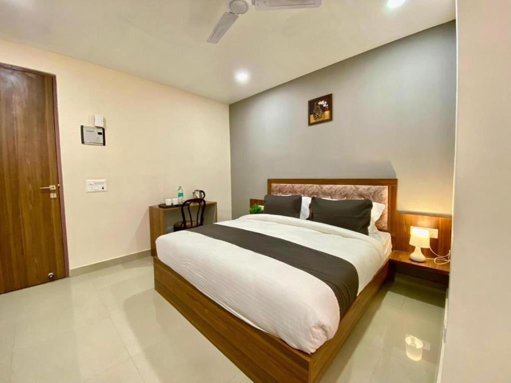 Katil atau katil-katil dalam bilik di Umen Hotels Sector 104, Noida